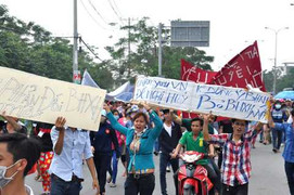 TP.HCM: Kẹt xe, ùn tắc nghiêm trọng trên Quốc lộ 1A do đình công