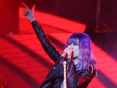 The Remix: Đông Nhi lạ lẫm với mái tóc tím cực 'ngầu'