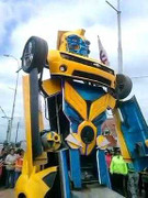 Xem Chevrolet Camaro biến hình thành robot Bumblebee như phim Transformers