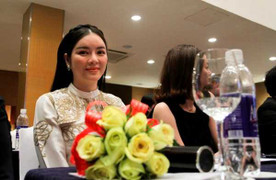 Lý Nhã Kỳ ủng hộ 1 tỷ đồng cho Phép màu sắc đẹp