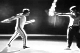 Clip: Lý Tiểu Long biểu diễn kỹ thuật côn nhị khúc thượng thừa