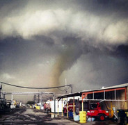 Kinh hoàng lốc xoáy vừa tấn công nước Mỹ như ngày tận thế