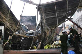 Hiện trường tan hoang sau vụ cháy kinh hoàng ở TP.HCM