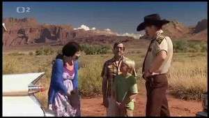 Nhốt vợ trong cốp xe vì 'lắm mồm'