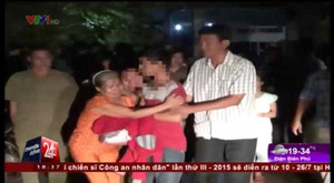 Clip: Học sinh lớp 9 bị bạn học đâm chết trước cổng trường