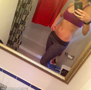 Hàng triệu người tấm tắc khen ngấn mỡ thừa của người đẹp