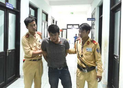 Cảnh sát giao thông truy đuổi hơn 100 km để bắt trộm