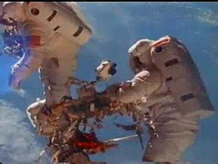 Trải nghiệm cảm giác đi bộ trong không gian