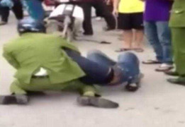 Sự thật clip cảnh sát Thanh Hóa vật lộn với người vi phạm trên phố