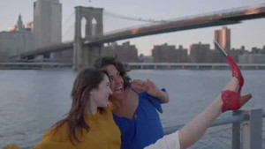 Phát minh kiểu Mỹ: Giày dành riêng để chụp ảnh 'tự sướng'