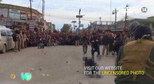 Clip: IS ném đá đến chết đôi nam nữ quan hệ trước hôn nhân