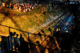 Thanh niên bị tàu hỏa tông rồi kéo lê từ quận Gò Vấp sang quận Bình Thạnh