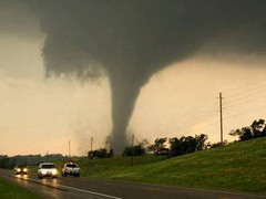 Mưa đá, lốc xoáy kinh hoàng tàn phá Đà Lạt