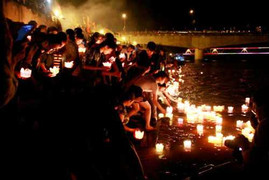 Thả 10.000 đèn hoa đăng tưởng nhớ liệt sỹ bảo vệ cầu Hàm Rồng