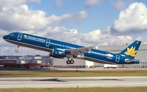 Máy bay Vietnam Airlines chở 141 người hạ cánh khẩn cấp