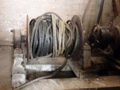 Bị máy tời gạch cuốn nát người, một công nhân chết thảm