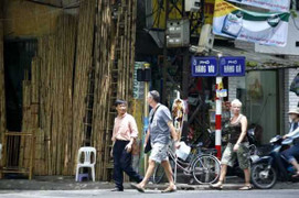 Vì sao khách du lịch xuống sân bay chỉ ghé qua Hà Nội?