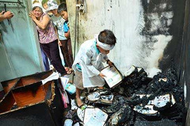 Trăm người bất lực nhìn người đàn ông khóa cửa tự thiêu