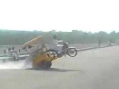 Cười vỡ bụng xe ba gác làm xiếc giữa đường