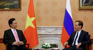 Thủ tướng Nga Dmitry Medvedev bắt đầu chuyến thăm Việt Nam