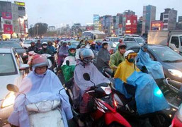 Gió mùa Đông Bắc tràn về, Hà Nội đón mưa dông