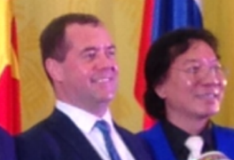 NSƯT Ngọc Khang xúc động hát tặng Thủ tướng Nga Dmitry Medvedev