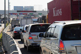 Ùn tắc khủng khiếp trên cầu Đồng Nai ngày đầu thu phí