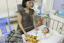 Mẹ ôm con bệnh tim gào khóc ở ga tàu: Từng 'muối mặt' ra nhà văn hóa xin tiền