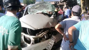 Ô tô nổ lốp gây tai nạn kinh hoàng: Ám ảnh giây phút nạn nhân văng ra ngoài