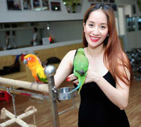 Khánh Thi khoe bụng bầu 6 tháng