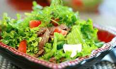 Cách để loại bỏ thuốc trừ sâu khỏi rau quả trước khi ăn