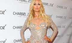 Paris Hilton hớ hênh trên thảm đỏ