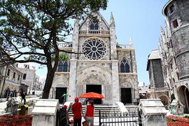 Ngắm kiến trúc Pháp đầy mê hoặc trên đỉnh Bà Nà