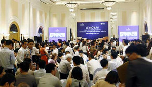 Quyền lực 'nước bọt': Cò quay căn hộ kiếm 15 triệu/giờ