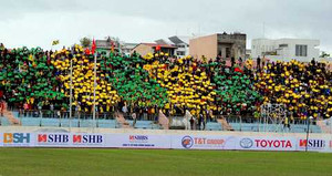 Sân Vinh thành sân ngoại Hạng trong ngày đón Công Phượng