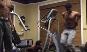 Chàng trai đi tập gym gặp họa thảm khốc