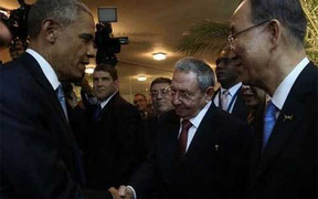 Video: Cái bắt tay lịch sử của Tổng thống Obama và Chủ tịch Raul Castro