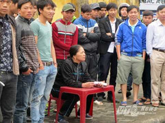 Hãi hùng cảnh tranh nhau mua vé chợ đen xem SLNA vs HAGL