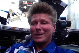 Phi hành gia Nga gửi lời chúc Việt Nam từ trạm ISS