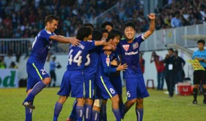 HAGL cấm trại trước ngày so tài SLNA