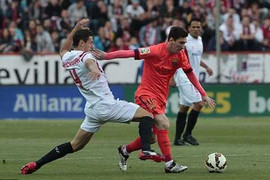 Barca bị chia điểm dù dẫn trước 2 bàn