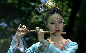 Bước nhảy hoàn vũ 2015: Ninh Dương Lan Ngọc hoá nàng Lolita