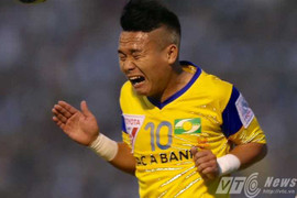 Lập siêu phẩm, Phi Sơn ăn mừng giống hệt Ronaldo