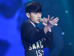 The Remix: Isaac khoe cơ bụng 6 múi khiến khán giả phát cuồng