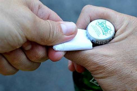 10 cách mở nắp chai bia đơn giản không ngờ