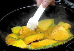 Mối nguy hại khôn lường cho sức khỏe từ muối ăn