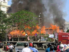 'Bà hỏa' thiêu rụi cả dãy nhà hàng, quán bar tại Hải Phòng