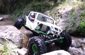 Pha vượt địa hình gây bão trên Facebook