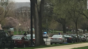 Máy bay lạ hạ cánh gần tòa nhà quốc hội, an ninh Mỹ báo động khẩn