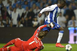 Hàng thủ tai hại, Bayern Munich gục ngã đau đớn